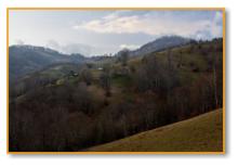 Culmi prelungi si pline de viata in apropierea crestei muntilor Mehedinti