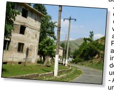 Localitatea este pe jumatate abandonata